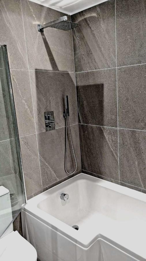 Lmk, Spacious 1 Bedroom Ground Floor Apartment, Ev Charger, Free Parking Wi-Fi, Great Location Белфаст Екстер'єр фото